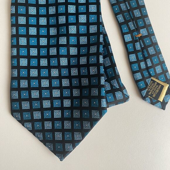Donald J Trump Signature Collection‎ Silk Tie Blue Geometric Gold Bar 60”x3.5” - Picture 7 of 8